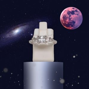 NEW Lustro Stella Swarovski Premium Diamond 5 Stone Ring Size 7